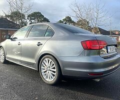 Volkswagen Jetta 2018 very low mileage - Image 5/10