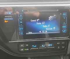 152 Toyota Auris 1.6 D-4D/Only 46k mls with FSH - Image 8/10