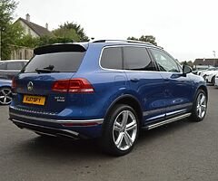 2017 Volkswagen Touareg - Image 4/10