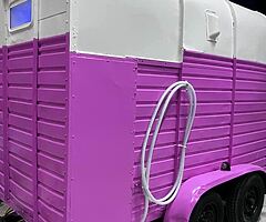 Rice horse box converted to Gin bar - Image 4/10