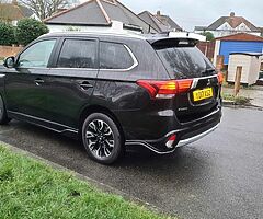 2017 Mitsubishi OUTLANDER GX5H PLUGIN HYBRID - Image 5/10