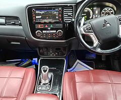 2017 Mitsubishi OUTLANDER GX5H PLUGIN HYBRID - Image 9/10