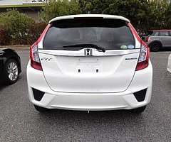 HONDA FIT WHITE 2016 AUTOMATIC - Image 4/10