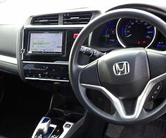 HONDA FIT WHITE 2016 AUTOMATIC - Image 7/10