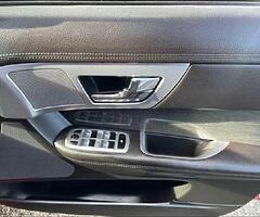 2014 Jaguar XF - Image 6/10
