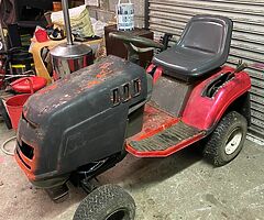 Ride on lawnmower