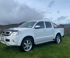 Toyota Hilux SR5 - Image 3/5