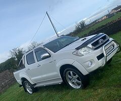 Toyota Hilux SR5 - Image 4/5