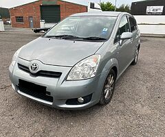 2009 Toyota corolla verso FOR PARTS !