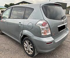 2009 Toyota corolla verso FOR PARTS !