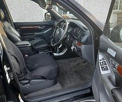 07 Toyota Land cruiser - Image 4/8