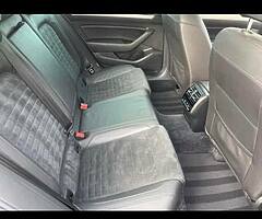 Volkswagen Passat - Image 7/10
