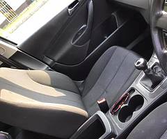 Volkswagen Passat 1.6 FSI petrol NCT 10/19 - Image 5/8