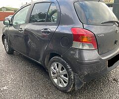2010 TOYOTA YARIS 1.3 PETROL FOR PARTS! - Image 3/6