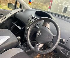 2010 TOYOTA YARIS 1.3 PETROL FOR PARTS! - Image 5/6