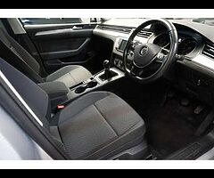 Volkswagen Passat 1.6 Trendline (171) - Image 9/10