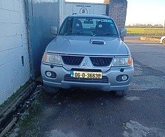Pajero sport breaking