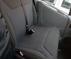 Nissan primaster 07'