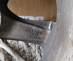 Alloys ,5x108 ,geniue volvo r ,needs tyres - Image 4/5