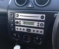 Ford Fiesta Car - Image 6/7