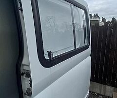 L d v maxus breaking crew cabwith bulkhead