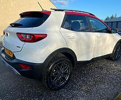 2020 Kia Stonic 3 - Image 4/10