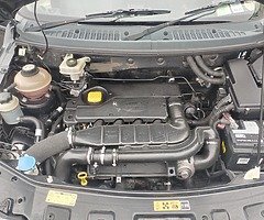 Land Rover - Image 9/10