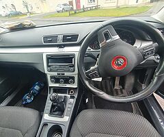 Volkaswagen Passat 1.6 Diesel Low Milage Bluemotion Tech 105PS 4DR - Image 8/9