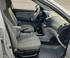 هيونداى الينترا الجمل ٢٠١١ اوتوماتيك عداد ١٣٠ الف رخصه سنه باسمى مرور القوات المسلحه - Image 8/10