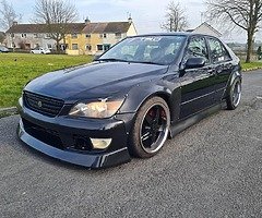 LEXUS IS200