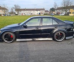 LEXUS IS200