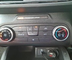 Ford Focus 1.0 125 ST-LINE - Image 6/10
