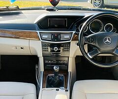 MERCEDES E200 - Image 8/10
