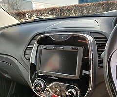 Renault Captur 0.9 intense hatchback petrol manual (90bhp) - Image 5/7