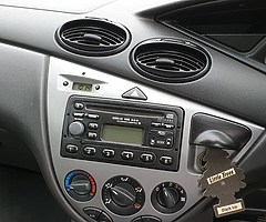 Ford Focus 04 Zetec - Image 9/10