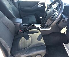 Nissan Navarro 2.5 CrewCab  White passed DOE - Image 8/10