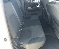 Nissan Navarro 2.5 CrewCab  White passed DOE - Image 9/10