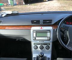 Volkswagen Passat 1.6 Petrol - Image 4/5