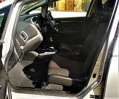 2016 Honda Fit Hybrid GP6 AWD - Image 6/10