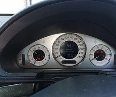 Mercedes benz e200
