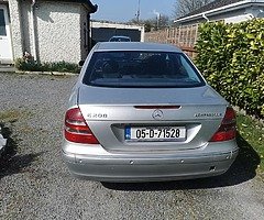 Mercedes benz e200 - Image 5/8