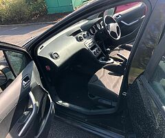 Manual Peugeot 308
Cheap - Image 4/10