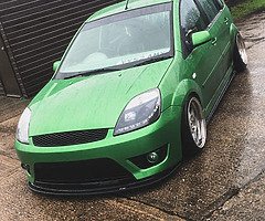 Ford fiesta mk6 4 door