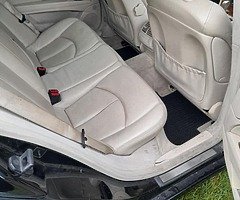 Mercedas e200