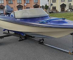 Speed boat