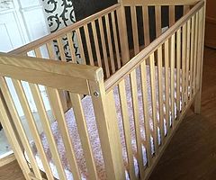 Mamas and Papas pine cot and deluxe foam mattress - Image 4/7