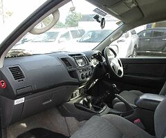 2012 2012 TOYOTA HILUX 2.5 D4D 4WD FIVE SEATER CREW CAB  HILUX - Image 4/9