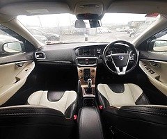 132 Volvo V40 Cross country/High spec/122k mls - Image 4/10