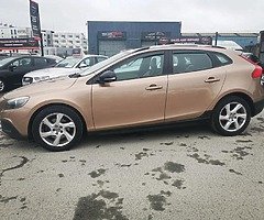 132 Volvo V40 Cross country/High spec/122k mls - Image 6/10