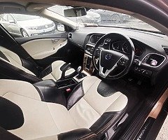 132 Volvo V40 Cross country/High spec/122k mls - Image 7/10